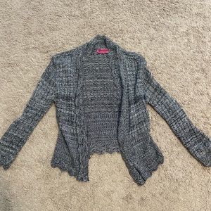 Charcoal grey quarter sleeve sweater